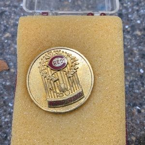 VINTAGE 1976 MLB Cincinnati Reds WORLD SERIES PRESS PIN